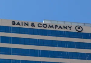 BAIN & COMPANY: Επενδύσεις 17 τρισ. δολαρίων για τη βιώσιμη ανάπτυξη την τελευταία δεκαετία