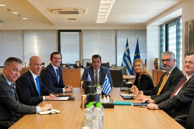 Συνάντηση Πλεύρη με αμερικανική αντιπροσωπεία υψηλού επιπέδου: Σε πρώτο πλάνο το μεταναστευτικό
