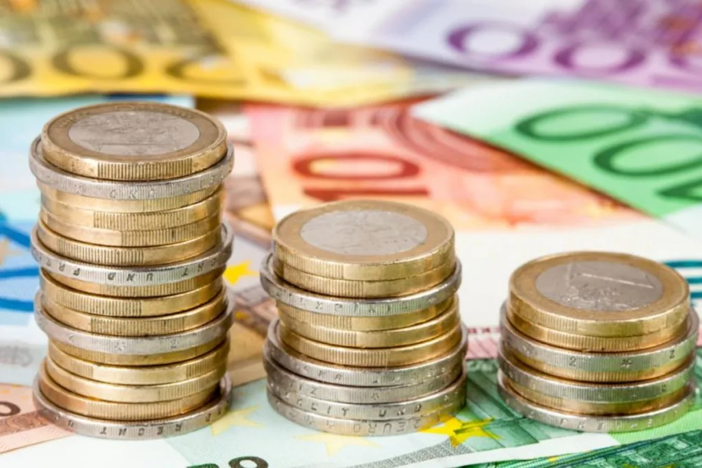 Νέο πλαίσιο για τα χρέη: Ξεμπλοκάρουν οι κατασχέσεις μετά την απαλλαγή – Τι είναι η «δεύτερη ευκαιρί