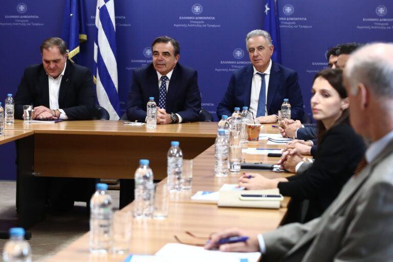 Συνάντηση Σχοινά με ΕΘΕΑΣ: Στο επίκεντρο οι αγροτικές πληρωμές, το μέλλον της κτηνοτροφίας και η νέα ΚΑΠ