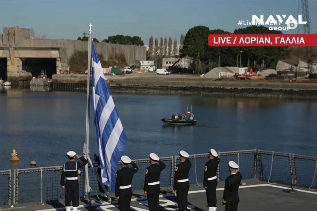 Η ελληνική σημαία κυματίζει περήφανα στην δεύτερη Belharra «Νέαρχος» – LIVE η τελετή παράδοσης