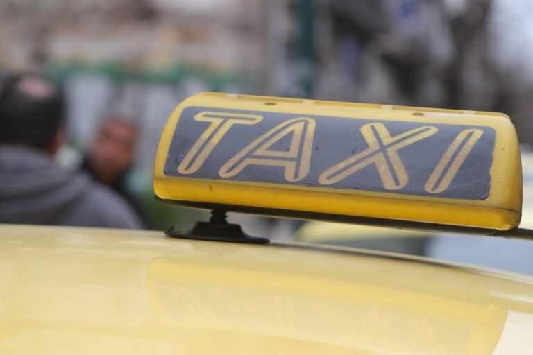 Νέα Ιωνία: Βίντεο ντοκουμέντο από την επίθεση στην οδηγό ταξί – «Νόμιζα ότι έπαιζα σε ταινία με κανίβαλο»