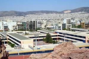 Γκράβα: «Πράσινο φως» για την εγκατάσταση κλιματιστικών σε κάθε αίθουσα – Τι θα γίνει με το λε