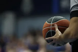 Σκάνδαλο μπάσκετ: Σήμερα η απολογία του πρώην διαιτητή με τις 820.000 ευρώ – Τα SMS και οι μαρτυρίες
