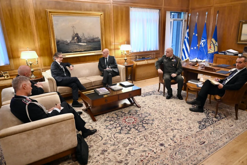 Συνάντηση Δένδια με Γερμανό υφυπουργό Άμυνας – Στο επίκεντρο η αμυντική συνεργασία