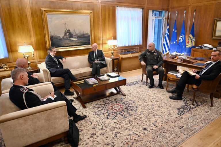Συνάντηση Δένδια με Γερμανό υφυπουργό Άμυνας – Στο επίκεντρο η αμυντική συνεργασία