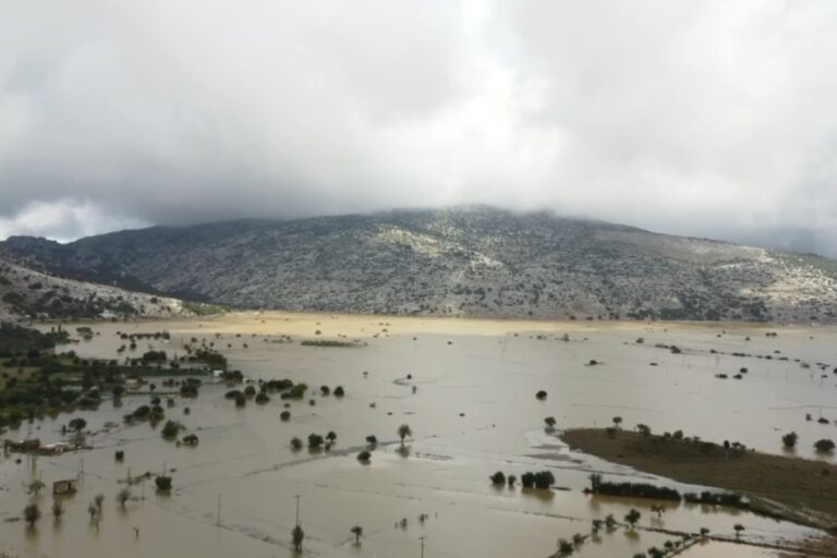 Κακοκαιρία στην Κρήτη: Απέραντη λίμνη το Οροπέδιο Λασιθίου – Αποκαρδιωτικές οι εικόνες από τις πλημμυρισμένες εκτάσεις
