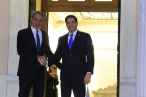 Στο Μαξίμου ο Ρούμπιο: Λεπτό προς λεπτό η συνάντηση με Μητσοτάκη