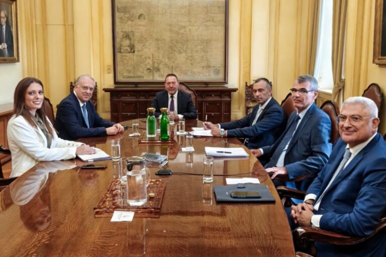 Συνάντηση Θεοδωρικάκου – Στουρνάρα: Στο επίκεντρο επιτάχυνση των επενδύσεων και ενίσχυση ανταγωνιστικότητας