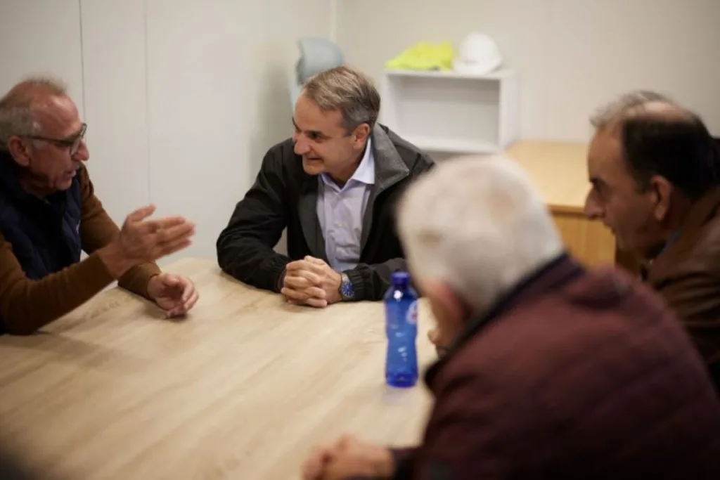 Συνάντηση Μητσοτάκη με αγρότες στη Λάρισα: « Αφορολόγητο αγροτικό πετρέλαιο στην αντλία από 1η Νοεμβ