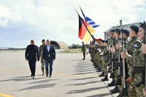 Στην Κρήτη Δένδιας και Πιστόριους: Βολές Patriot και δοκιμή νέου συστήματος αεράμυνας στο Πεδίο Βολή