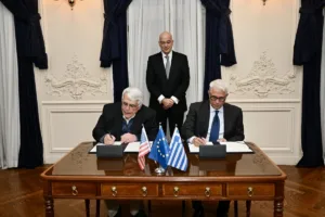 Βοστώνη: Παρουσία Δένδια υπογράφηκε το μνημόνιο συνεργασίας του ΕΛΚΑΚ με το MIT – Τι περιλαμβάνει