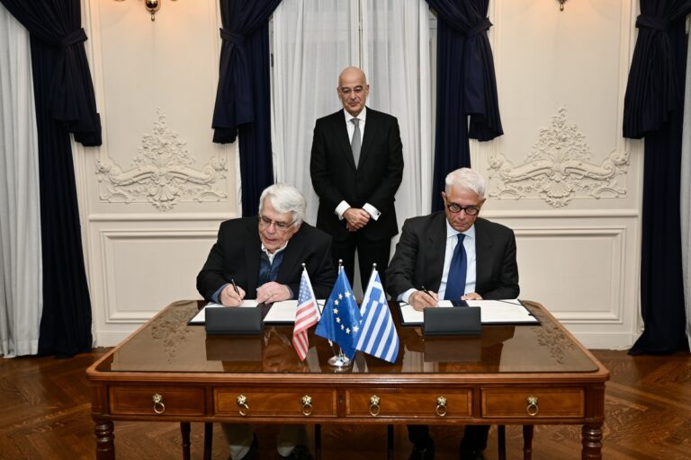 Βοστώνη: Παρουσία Δένδια υπογράφηκε το μνημόνιο συνεργασίας του ΕΛΚΑΚ με το MIT – Τι περιλαμβάνει