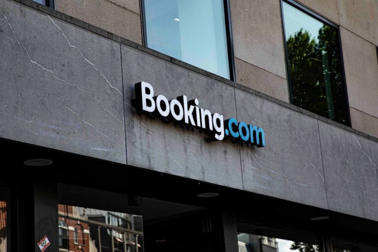 Στο στόχαστρο της ΕΕ η Booking για απάτες τύπου phishing και παραπλανητικές καταχωρίσεις
