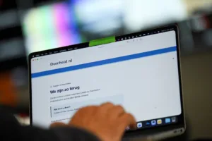 Παγκόσμιος συναγερμός στο Διαδίκτυο: «Κατεβάζουν» ιστοσελίδες σε όλο τον κόσμο – Το επικίνδυνο κενό