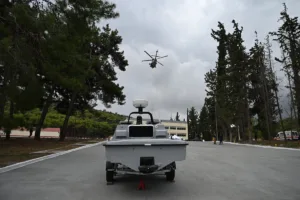 Παρουσιάστηκε ο «Πυρπολητής»: Αυτό είναι το drone – καμικάζι που κατασκευάστηκε από το Πολεμικό Ναυτ