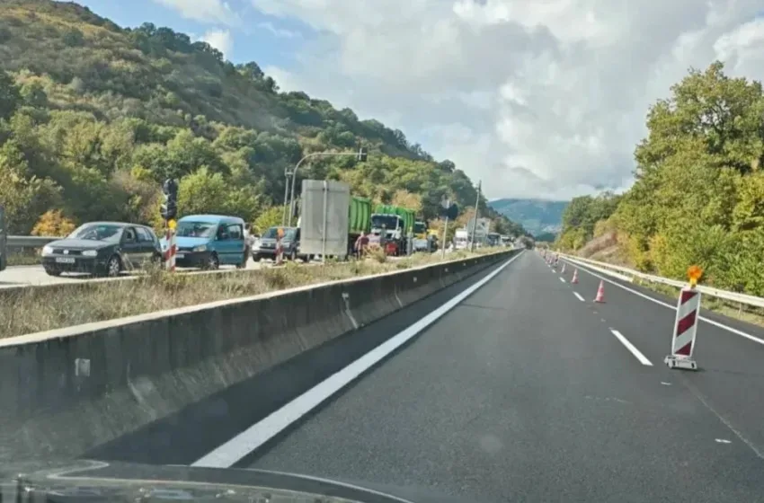Συναγερμός στην Εγνατία Οδό: Έκλεισε λόγω διαρροής πετρελαίου – Ουρές χιλιομέτρων από οχήματα