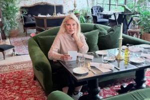 Ελένη Μενεγάκη και Ματέο Παντζόπουλος: Το άλμπουμ από την Προβηγκία – Πόσο κοστίζει μία βραδιά
