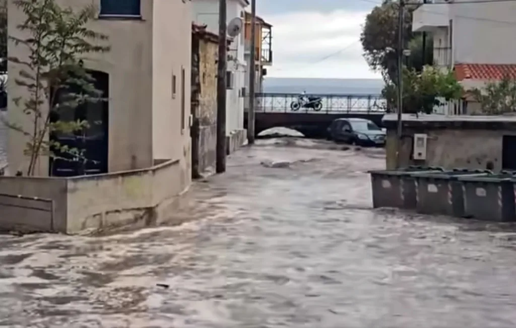 Συναγερμός στη Λέσβο: Υπερχείλισε ποτάμι στη Σκάλα Ερεσού – Αυτοκίνητο παρασύρθηκε από τα νερά