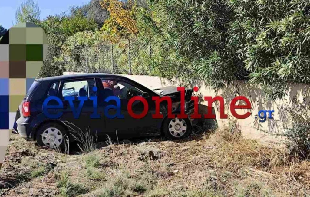 Σοβαρό τροχαίο στην Ερέτρια: 17χρονος οδηγός καρφώθηκε σε μάντρα και τραυματίστηκε