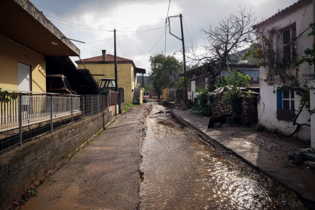 Εύβοια: Νέο μήνυμα του 112 για την κακοκαιρία – Ισχυρές βροχές και καταιγίδες