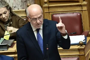 Φλωρίδης στη Βουλή για Βελόπουλο: «Η απάτη συνεχίστηκε! Εφερε εδώ φωτογραφίες με οστά ζώων»