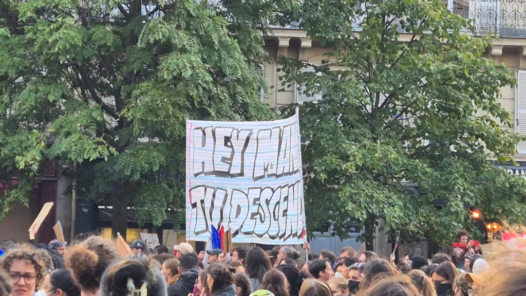 Σκηνές χάους στη Γαλλία: Σοκαριστικές εικόνες και βίντεο από αναγνώστες του ΕΤ