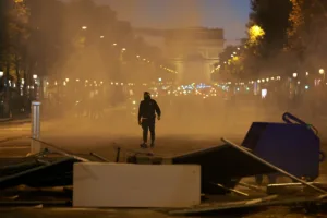 Εξαπλώνεται η οργή στην Ευρώπη: Διαδηλώσεις κι επεισόδια σε Γαλλία, Αλβανία, Βέλγιο, Πορτογαλία, Ιτα