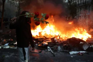 Δάχτυλο Ρωσίας και Ιράν βλέπει η Γαλλία πίσω από τα επεισόδια