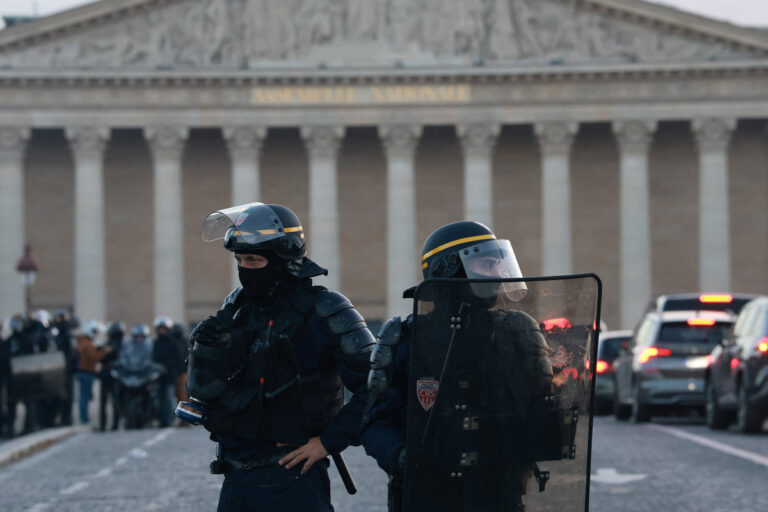 Απαγόρευση κυκλοφορίας στο Παρίσι κι άλλες πόλεις της Γαλλίας