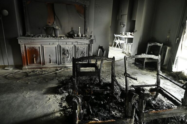 Γλυφάδα: Μπαράζ εμπρησμών από αξιωματικό του Πολεμικού Ναυτικού σε πρώην σχέσεις του [βίντεο ντοκουμέντο]
