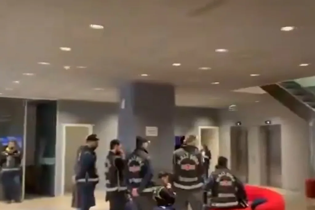 Νέο πλήγμα στην ελευθερία του Τύπου στην Τουρκία: Έφοδος αστυνομικών σε τηλεοπτικό σταθμό