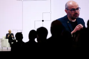 Καμπανάκι Χασάμπη: «Προειδοποιητικές βολές» οι κυβερνοεπιθέσεις μέσω AI