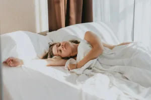 Χαλάρωση πριν από τον ύπνο: Χαμομήλι, τίλιο και ζεστό γάλα