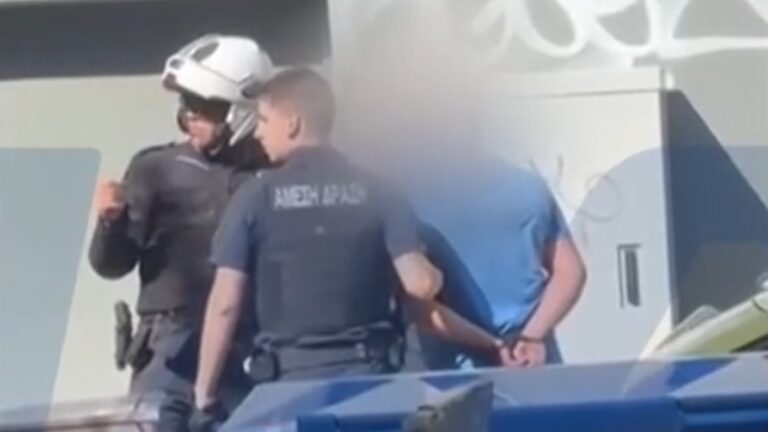 Ιερά Οδός: Νέο βίντεο από τον άγριο καυγά των δύο οδηγών – Η στιγμή που ο 55χρονος παίρνει το τσεκούρι από το βαν