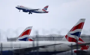 Τρόμος σε πτήση της British Airways: Έχασε 28.000 πόδια σε 7 λεπτά – Εξέπεμψε σήμα κινδύνου και επέσ