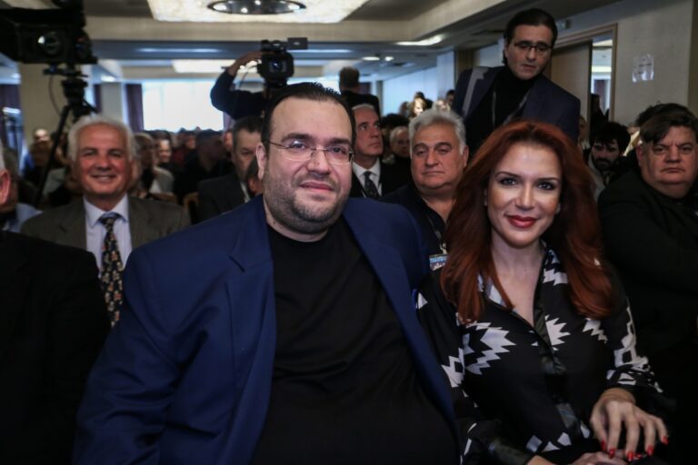 ΕΦΚΑ: Τα τιμολόγια «καίνε» τον Καμπούρη και τη σύζυγό του – Νέα στοιχεία για την απάτη των 1,5 εκατ. ευρώ