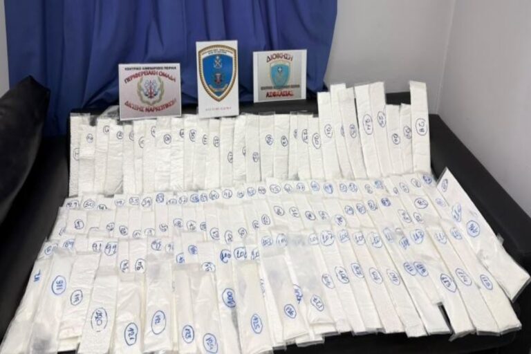 Λαύριο: Εντοπίστηκαν στο λιμάνι κρυμμένα σε όχημα πάνω από 18 κιλά κοκαΐνης – Δείτε εικόνες