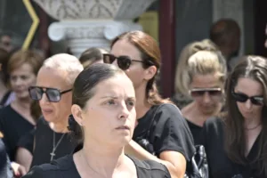 Συγκινεί η σύζυγος του Δημήτρη Κόκοτα: «Θέλω να πιστεύω ότι με ακούει και μας βλέπει»