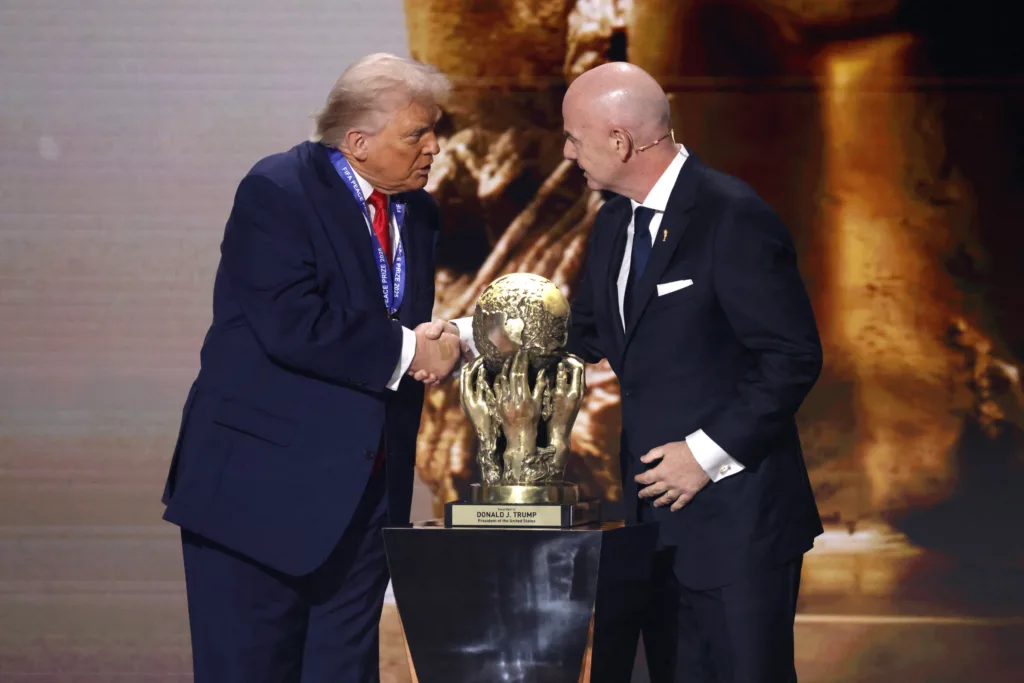 FIFA: Στον «αέρα» το Βραβείο Ειρήνης μετά τη βράβευση Τραμπ – Εξετάζεται ακόμη και η κατάργηση