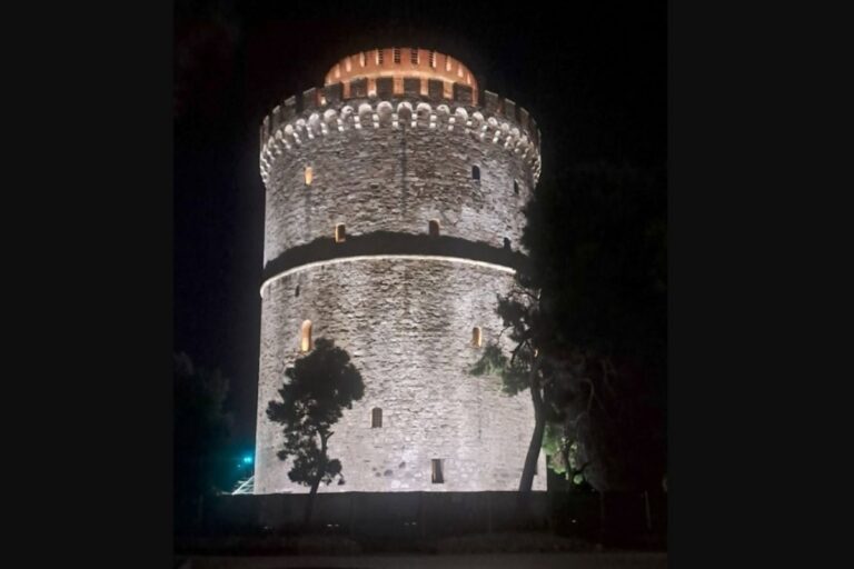 Θεσσαλονίκη: Παρουσία Μητσοτάκη – Τασούλα τα αποκαλυπτήρια του νέου φωτισμού του Λευκού Πύργου
