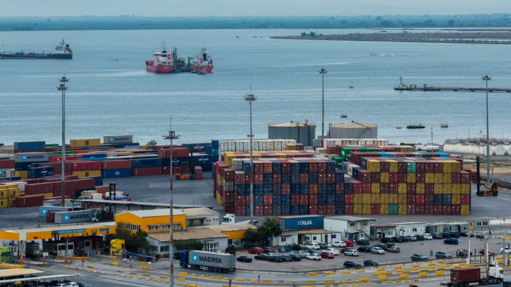 Θεσσαλονίκη: Κοντέινερ καταπλάκωσε εργαζόμενο στο λιμάνι – Απεγκλωβίστηκε τραυματισμένος