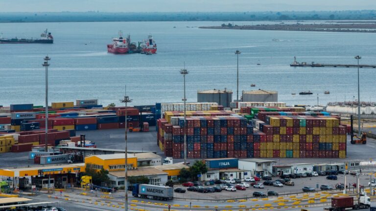 Θεσσαλονίκη: Κοντέινερ καταπλάκωσε εργαζόμενο στο λιμάνι – Απεγκλωβίστηκε τραυματισμένος