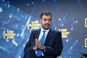 Παύλος Μαρινάκης: Ταυτοποίηση χρηστών και ειδική σήμανση στο περιεχόμενο Τεχνητής Νοημοσύνης