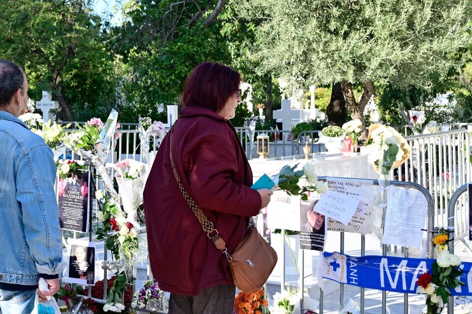 Γιώργος Μαζωνάκης: Συντετριμμένη η οικογένειά του – Ποιοι έδωσαν το «παρών» [εικόνες και βίντε