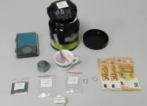 Θεσσαλονίκη: MDMA και κάνναβη στο σπίτι του 22χρονου που φέρεται να πούλησε ναρκωτικά στην 20χρονη