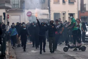 Ευρωβουλή: Κίνηση για «μπλόκο» στην Ευρωπαϊκή Αριστερά μετά τα επεισόδια στη Γαλλία – Τι μπορεί να χ