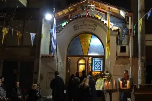 Γιορτή Αγίου Δημητρίου: Μια διαφορετική λιτάνευση στο Παγκράτι – Ο Εσπερινός και τα κεράκια