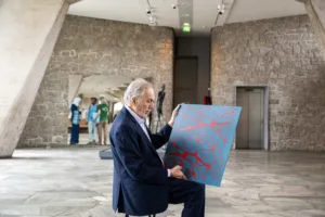 Από τις κορυφές του Ταϋγέτου στην πόλη του φωτός – Έκθεση του Πήτερ Κατσίχτη στην έδρα της UNE