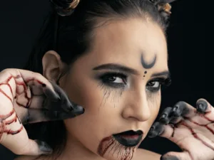 Halloween: 7 εύκολα μακιγιάζ με όσα έχεις ήδη στο νεσεσέρ